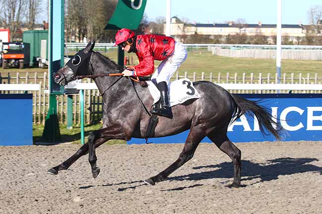 Photo d'arrivée de la course pmu PRIX DE CHAUVRY à CHANTILLY le Samedi 12 février 2022