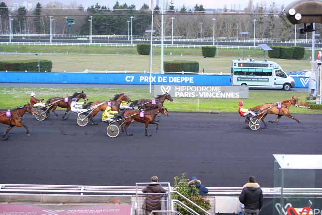 Photo d'arrivée de la course pmu PRIX DE DIEPPE à PARIS-VINCENNES le Lundi 14 février 2022
