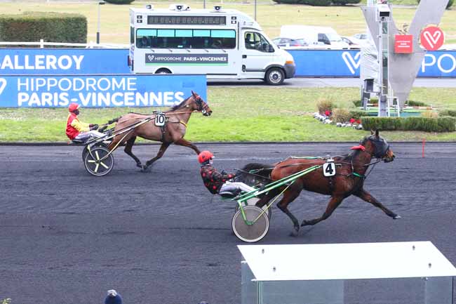 Photo d'arrivée de la course pmu PRIX DE BALLEROY à PARIS-VINCENNES le Mardi 15 février 2022