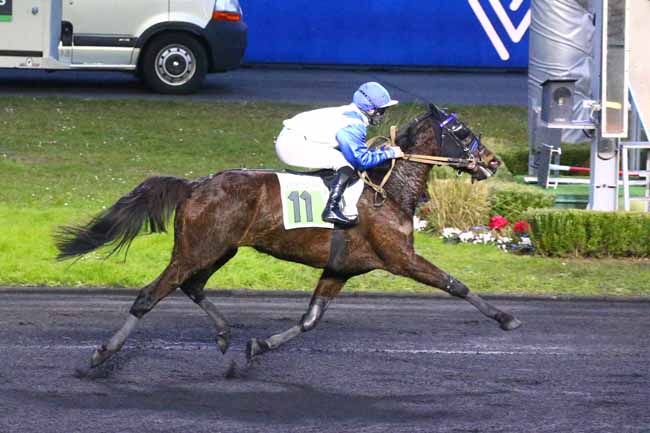 Photo d'arrivée de la course pmu PRIX DE MONTEBOURG à PARIS-VINCENNES le Mardi 15 février 2022