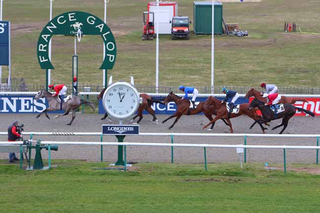 Photo d'arrivée de la course pmu PRIX DE LA GRANGE DE COMELLES à CHANTILLY le Mardi 15 février 2022