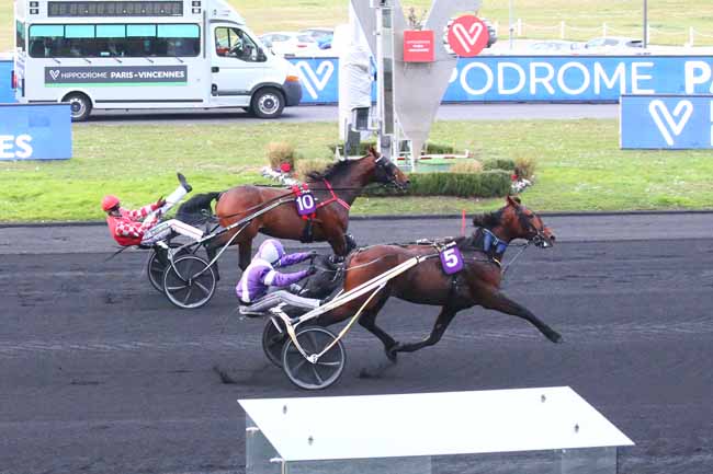 Photo d'arrivée de la course pmu PRIX DE CAHORS à PARIS-VINCENNES le Jeudi 17 février 2022