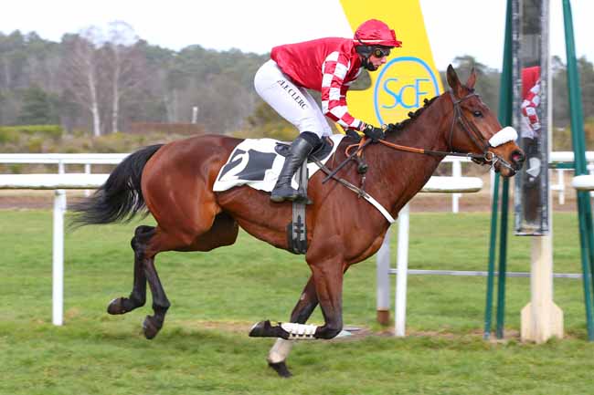 Photo d'arrivée de la course pmu PRIX LOPES COUVERTURE à FONTAINEBLEAU le Jeudi 17 février 2022