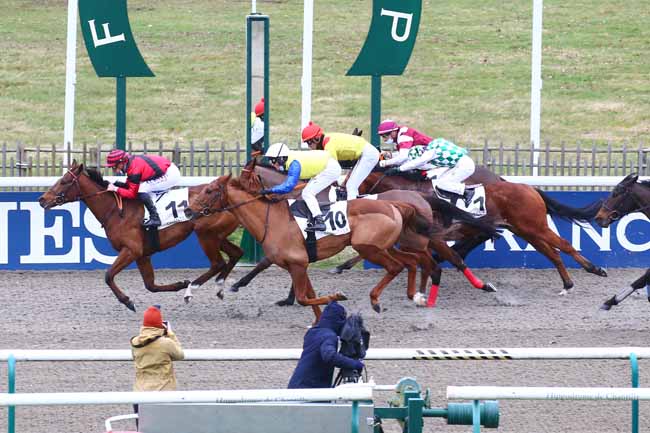 Photo d'arrivée de la course pmu PRIX DU CHEMIN DE PARIS à CHANTILLY le Vendredi 18 février 2022