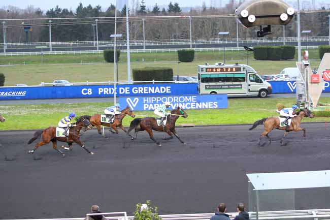 Photo d'arrivée de la course pmu PRIX DE GRENADE à PARIS-VINCENNES le Dimanche 20 février 2022