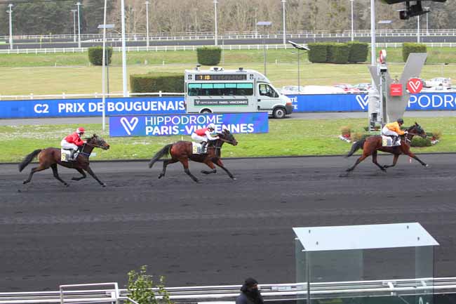 Photo d'arrivée de la course pmu PRIX DE BOUGUENAIS à PARIS-VINCENNES le Lundi 21 février 2022