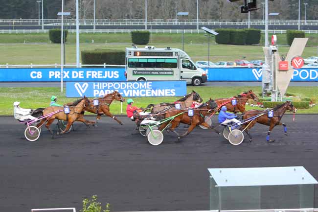 Photo d'arrivée de la course pmu PRIX DE FREJUS à PARIS-VINCENNES le Lundi 21 février 2022