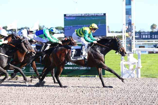 Photo d'arrivée de la course pmu PRIX DES MAGNOLIAS à CAGNES-SUR-MER le Mercredi 23 février 2022