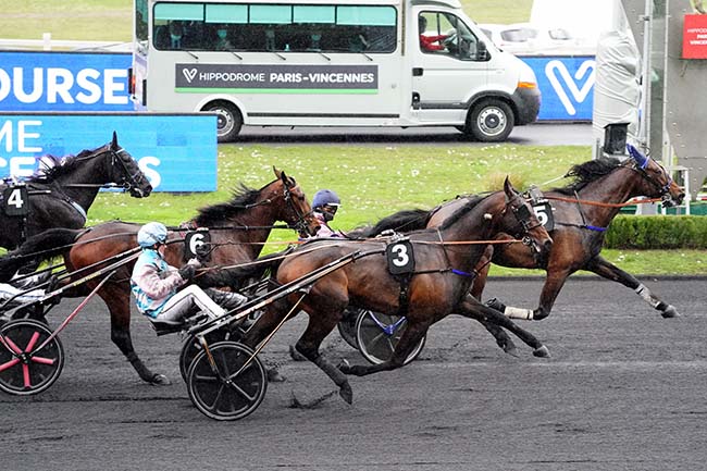 Photo d'arrivée de la course pmu PRIX ZETURF, LE MEILLEUR DES COURSES à PARIS-VINCENNES le Jeudi 24 février 2022