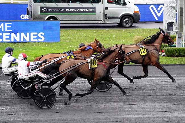 Photo d'arrivée de la course pmu PRIX DE VOUZIERS à PARIS-VINCENNES le Jeudi 24 février 2022