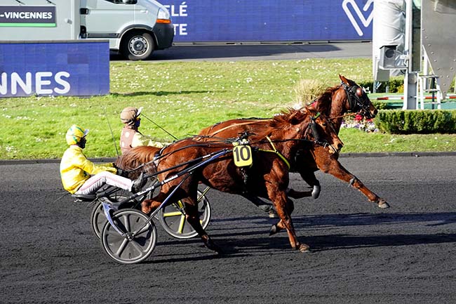 Photo d'arrivée de la course pmu PRIX GALLUS II à PARIS-VINCENNES le Vendredi 25 février 2022