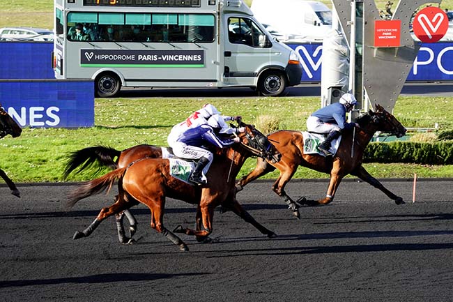 Photo d'arrivée de la course pmu PRIX SALAM à PARIS-VINCENNES le Vendredi 25 février 2022
