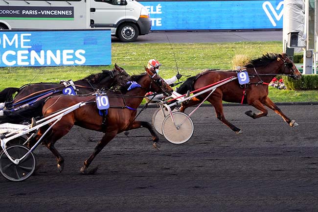 Photo d'arrivée de la course pmu PRIX DE SAINT-PIERRE-LA-COUR à PARIS-VINCENNES le Vendredi 25 février 2022