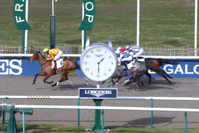 Photo d'arrivée de la course pmu PRIX DE LA ROUTE BOURBON à CHANTILLY le Vendredi 25 février 2022