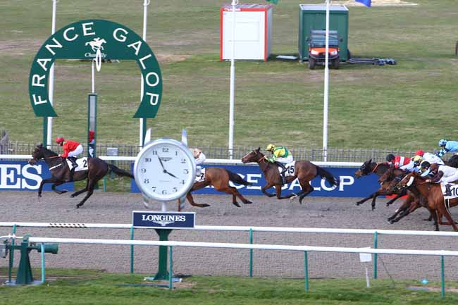 Photo d'arrivée de la course pmu PRIX DE LA ROUTE NEUVE DES SABLONS à CHANTILLY le Vendredi 25 février 2022