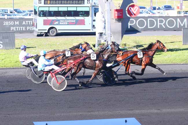 Photo d'arrivée de la course pmu PRIX JACQUES MOREAU à PARIS-VINCENNES le Dimanche 27 février 2022