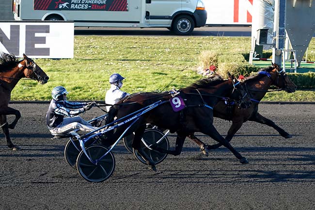 Photo d'arrivée de la course pmu PRIX DE LA MAYENNE à PARIS-VINCENNES le Dimanche 27 février 2022