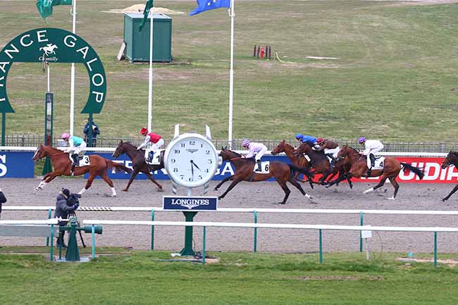 Photo d'arrivée de la course pmu PRIX DARSHAAN à CHANTILLY le Mardi 1 mars 2022