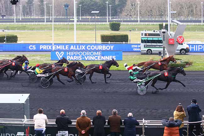 Photo d'arrivée de la course pmu PRIX EMILE ALLIX COURBOY à PARIS-VINCENNES le Jeudi 3 mars 2022