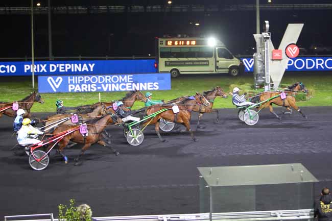 Photo d'arrivée de la course pmu PRIX D'EPINAY à PARIS-VINCENNES le Samedi 5 mars 2022