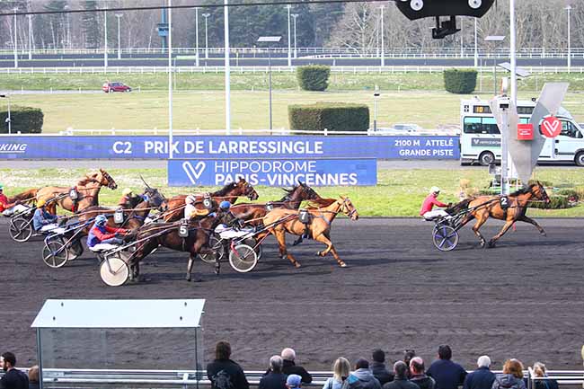 Photo d'arrivée de la course pmu PRIX DE LARRESSINGLE à PARIS-VINCENNES le Samedi 5 mars 2022