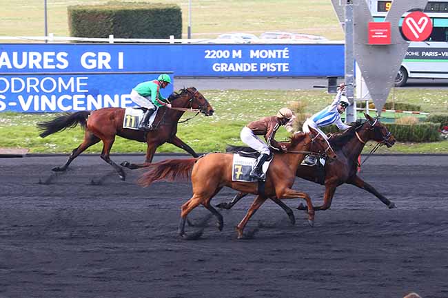 Photo d'arrivée de la course pmu PRIX DES CENTAURES à PARIS-VINCENNES le Samedi 5 mars 2022