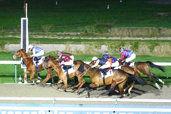 Photo d'arrivée de la course pmu PRIX DE LA DORETTE à DEAUVILLE le Samedi 5 mars 2022