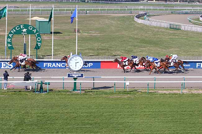 Photo d'arrivée de la course pmu PRIX DE LA SERPENTINE à CHANTILLY le Mardi 8 mars 2022