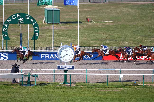 Photo d'arrivée de la course pmu PRIX DE LA TRAVERSIERE à CHANTILLY le Mardi 8 mars 2022