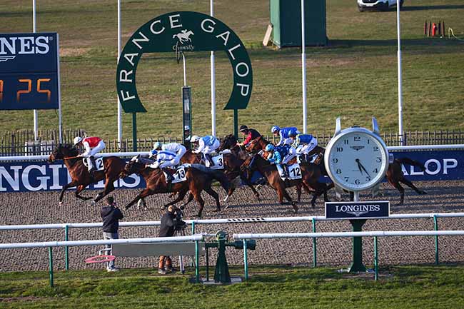 Photo d'arrivée de la course pmu PRIX DU CHENE POUILLEUX à CHANTILLY le Mardi 8 mars 2022