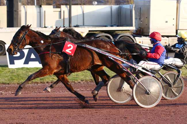 Photo d'arrivée de la course pmu PRIX PMU LA CIVETTE - ALBERT à AMIENS le Mercredi 9 mars 2022