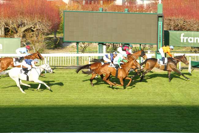 Photo d'arrivée de la course pmu PRIX LAVAREDE à SAINT CLOUD le Jeudi 10 mars 2022