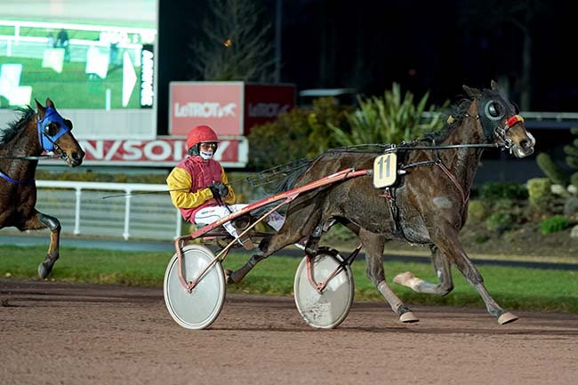 Photo d'arrivée de la course pmu PRIX DE SANARY-SUR-MER à ENGHIEN le Vendredi 11 mars 2022