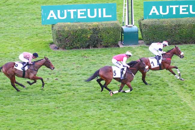Photo d'arrivée de la course pmu PRIX DUC D'ANJOU à AUTEUIL le Samedi 12 mars 2022
