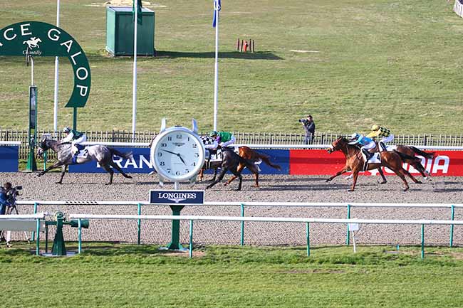 Photo d'arrivée de la course pmu PRIX DU CARREFOUR DU DUC D'ENGHIEN à CHANTILLY le Lundi 14 mars 2022