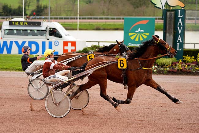 Photo d'arrivée de la course pmu PRIX DU HARAS DE VAIGES à LAVAL le Mardi 15 mars 2022