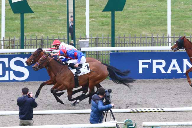 Photo d'arrivée de la course pmu PRIX DES ECURIES CANTILIENNES à CHANTILLY le Mercredi 16 mars 2022