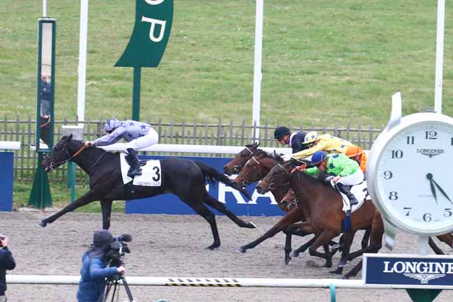 Photo d'arrivée de la course pmu PRIX MONTENICA à CHANTILLY le Mercredi 16 mars 2022