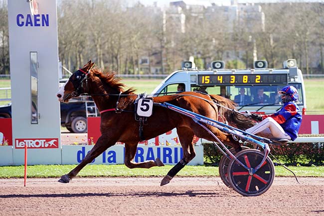 Photo d'arrivée de la course pmu PRIX DE LUC-SUR-MER à CAEN le Jeudi 17 mars 2022