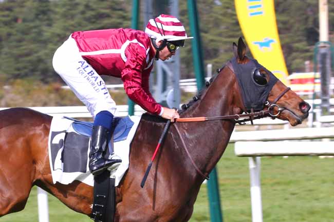 Photo d'arrivée de la course pmu PRIX DES PEUPLIERS à FONTAINEBLEAU le Vendredi 18 mars 2022