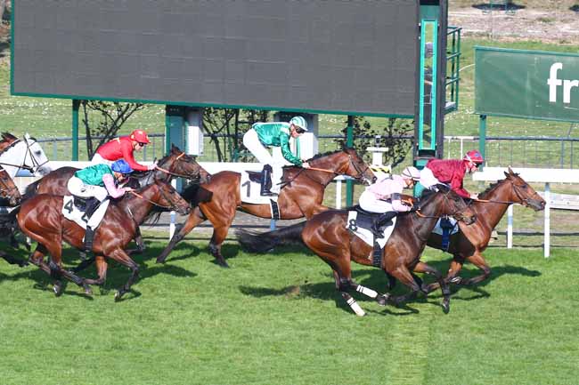 Photo d'arrivée de la course pmu PRIX OMNIUM II à SAINT CLOUD le Samedi 19 mars 2022