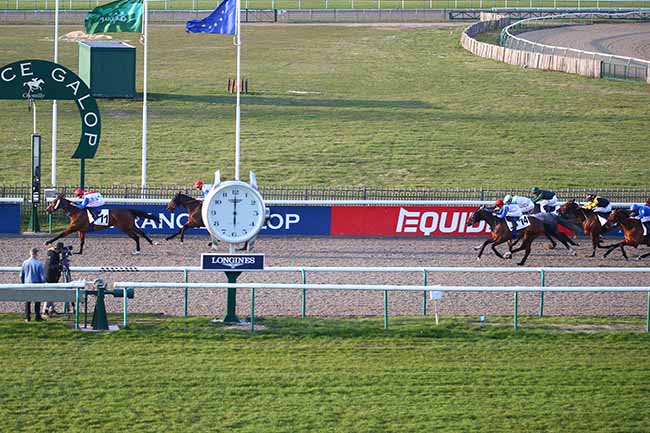 Photo d'arrivée de la course pmu PRIX RIVERQUEEN à CHANTILLY le Mardi 22 mars 2022
