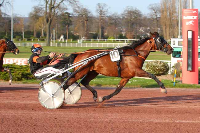 Photo d'arrivée de la course pmu PRIX DU PONT SULLY à ENGHIEN le Mardi 22 mars 2022