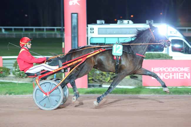 Photo d'arrivée de la course pmu PRIX DU PONT DE LA CONCORDE à ENGHIEN le Mardi 22 mars 2022
