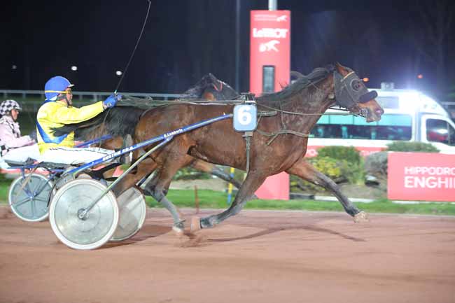 Photo d'arrivée de la course pmu PRIX DE SAINT-SATURNIN à ENGHIEN le Mardi 22 mars 2022