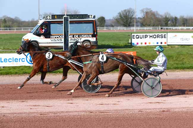 Photo d'arrivée de la course pmu PRIX DE LA SOCIETE DES COURSES LISIEUX à LISIEUX le Mercredi 23 mars 2022