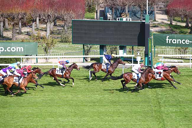 Photo d'arrivée de la course pmu PRIX SUAVE DANCER à SAINT CLOUD le Jeudi 24 mars 2022