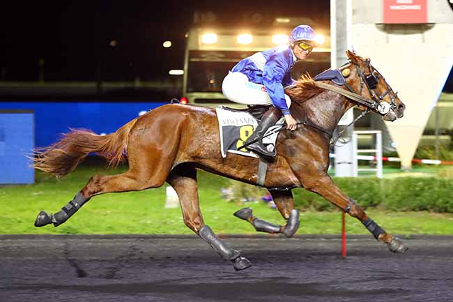 Photo d'arrivée de la course pmu PRIX FELICIEN GAUVREAU à PARIS-VINCENNES le Vendredi 25 mars 2022