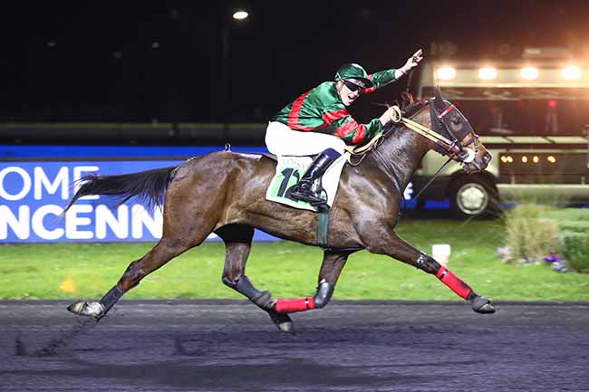 Photo d'arrivée de la course pmu PRIX ALI HAWAS à PARIS-VINCENNES le Vendredi 25 mars 2022