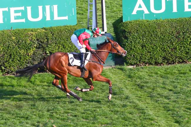 Photo d'arrivée de la course pmu PRIX MITSOUKO III à AUTEUIL le Dimanche 27 mars 2022